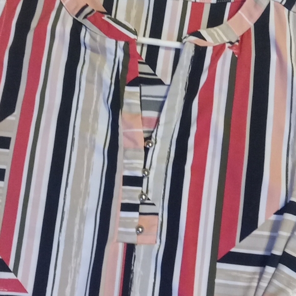 CUTE V-cut patterned blouse - Picture 3 of 14